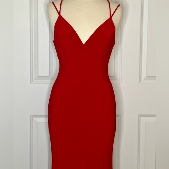 Faviana Long Mermaid Red Gown with Criss Cross Back Sz6 - Picture 6 of 14